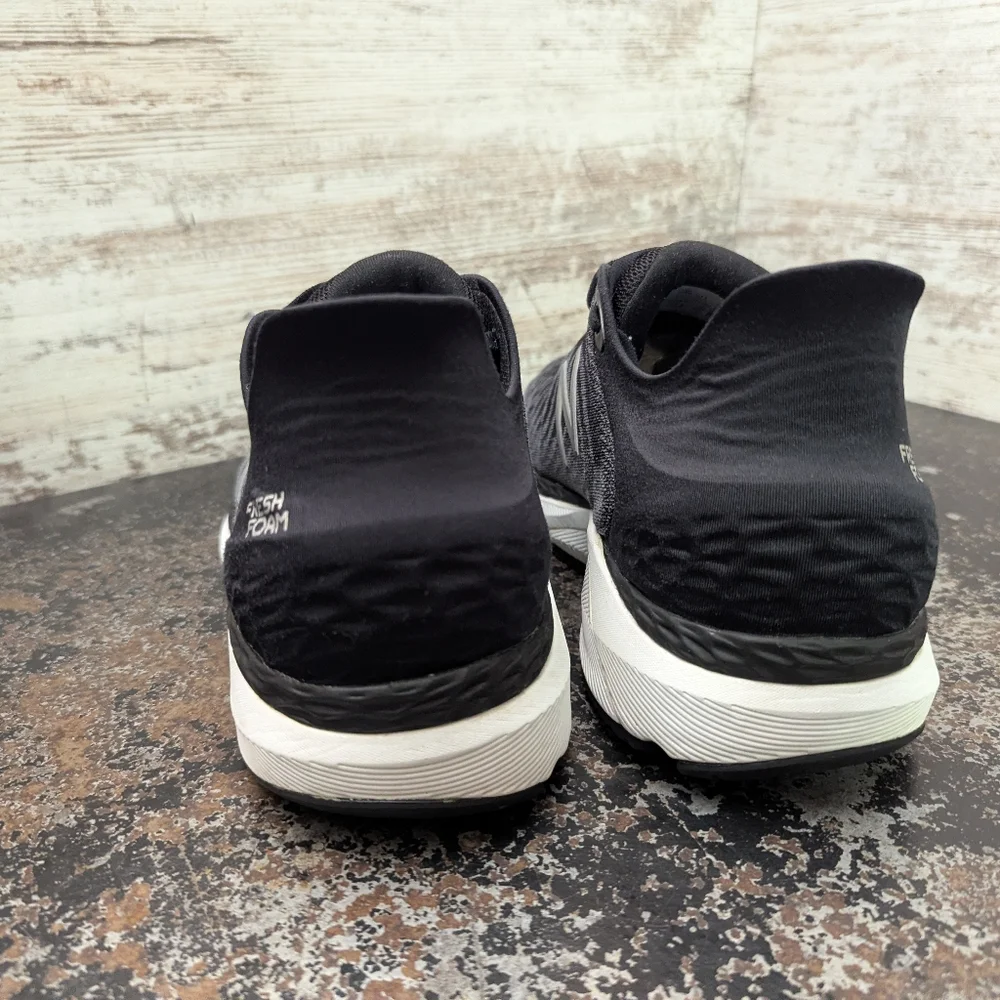 New Balance Men's Black and White Athletic Trainer